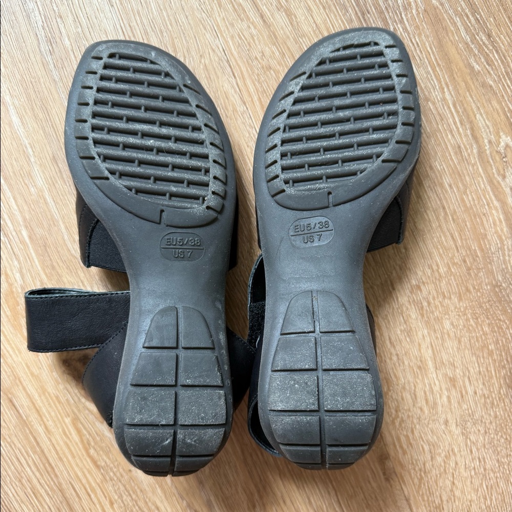 The Flexx Wedge Sandals - Picture 5 of 11